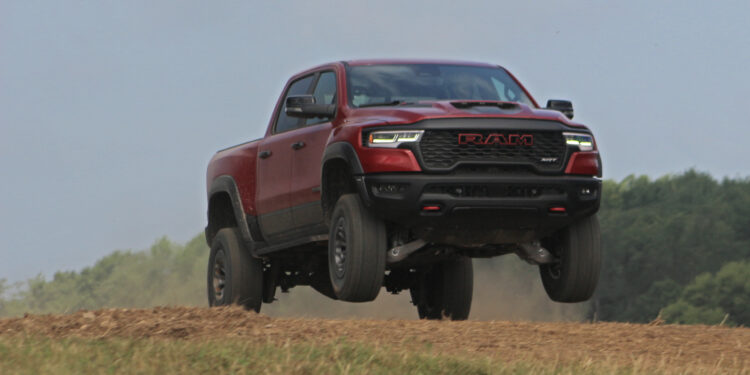 Ram возродил Hellcat V8 с 777 л.с. — под капотом TRX оказался мотор от Redeye
