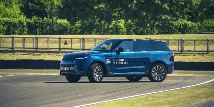 Range Rover Sport получит электрическую версию: первые подробности