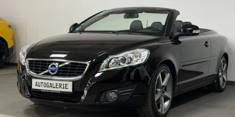 Редкий пятицилиндровый кабриолет Volvo C70 T5 ищет нового хозяина