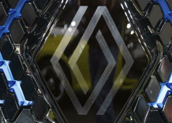 Renault Group закрыла полугодие с выручкой свыше 30 миллиардов и вернулась к прибыли