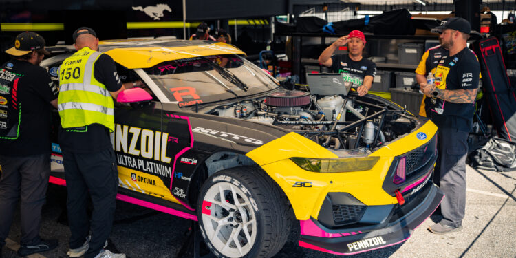 RTR показал, как профессионалы настраивают Mustang для Formula Drift