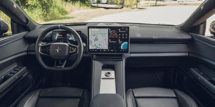 Салон Polestar 4 Dual Motor Performance Plus: что скрывает премиальный электрокроссовер
