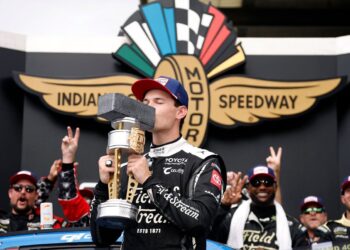 Сенсация в Индианаполисе: Кори Хайм разрывает Brickyard 400