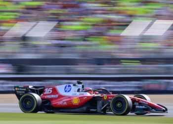 Шарль Леклер ищет ответы: что не так с болидом Ferrari 2026 года?