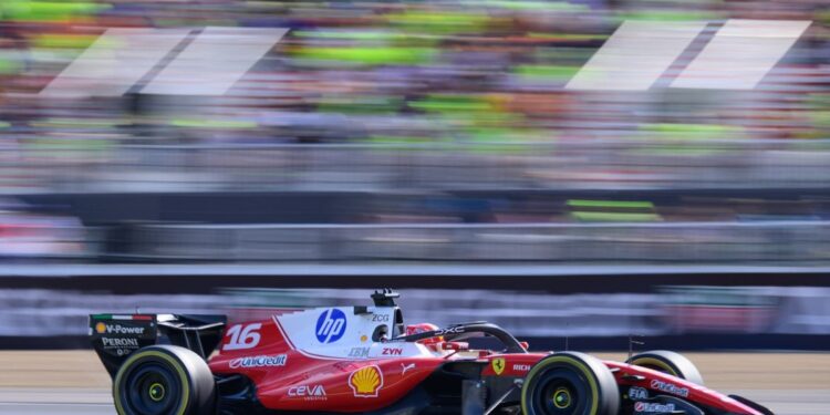 Шарль Леклер ищет ответы: что не так с болидом Ferrari 2026 года?