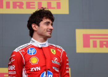 Шарль Леклер впервые за годы в Ferrari изменил прошивку руля — и это принесло победу