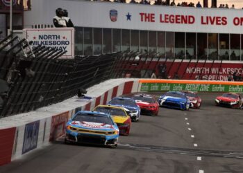 Шейн ван Гисберген снова удивил: его реакция на личный рекорд в NASCAR
