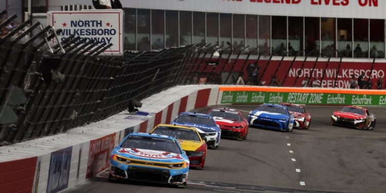 Шейн ван Гисберген снова удивил: его реакция на личный рекорд в NASCAR