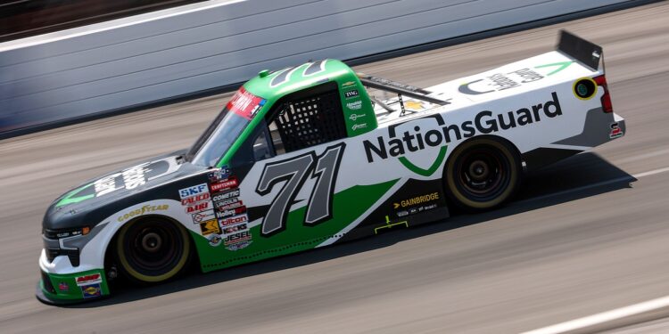 Шейн ван Гисберген вырвал подиум на овале в третьем старте в NASCAR Truck
