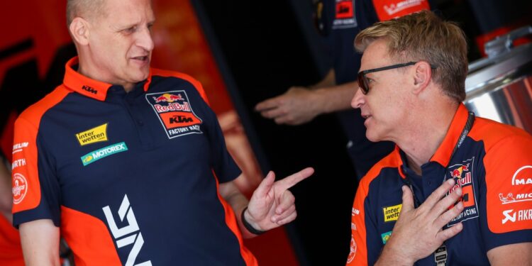 Соперники заблокировали запрос KTM на вскрытие двигателей на фоне поломок