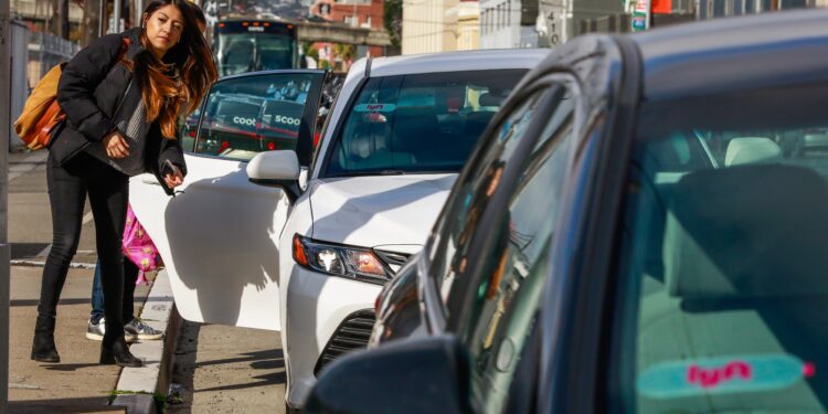 Страховка съедает пятую часть каждой поездки Uber и Lyft