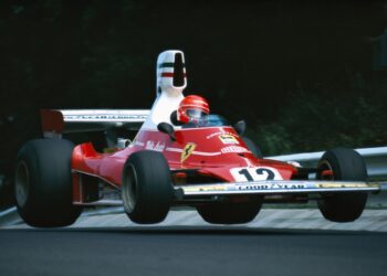 Сын Лауды прокатил легендарное шасси Ferrari 312T по Ред Булл Рингу