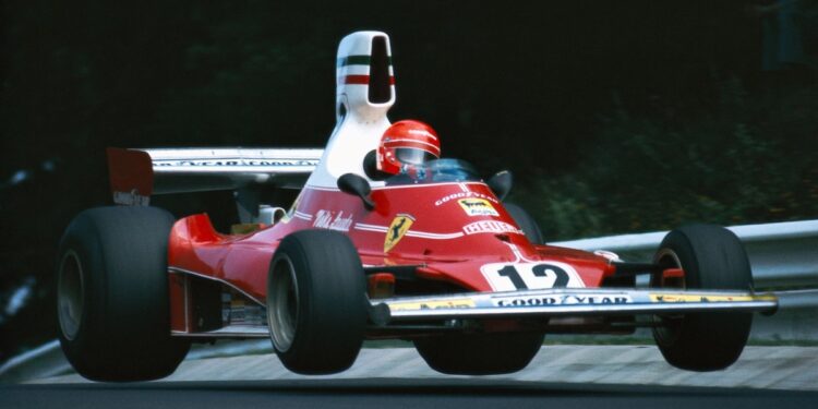 Сын Лауды прокатил легендарное шасси Ferrari 312T по Ред Булл Рингу