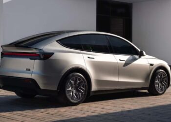 Tesla Model Y L: шестиместная длиннобазная версия добралась до Европы