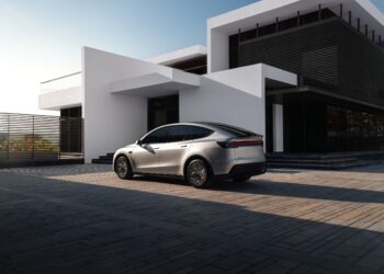 Tesla Model Y с удлинённой колёсной базой добрался до Штатов: от $63 630