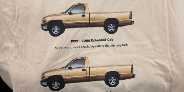 TJ Maxx продаёт ужасные футболки с Chevrolet, созданные нейросетью