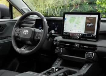Toyota готова вернуть кнопки в RAV4 — если клиенты попросят