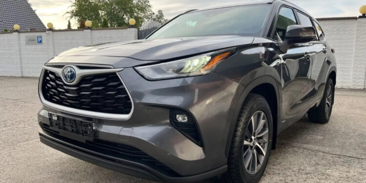 Toyota Highlander: гибридный внедорожник на 8 мест с потерей 20 000 евро