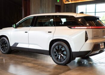 Toyota отложила электрический Highlander: что пошло не так