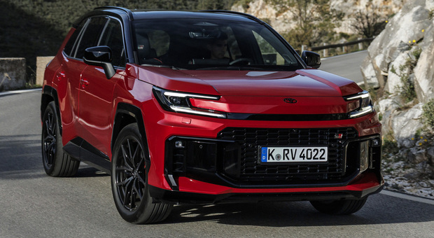 Toyota RAV4: японский кроссовер получил интеллектуальную систему «геофенсинга»