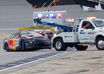 Триумф Toyota и ночные гонки: возвращение NASCAR в Чикаго удалось