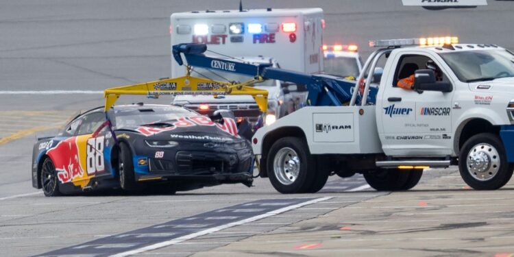 Триумф Toyota и ночные гонки: возвращение NASCAR в Чикаго удалось