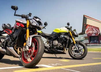 Triumph показала байки на трек-днях в Сильверстоуне — за рулём были профессионалы