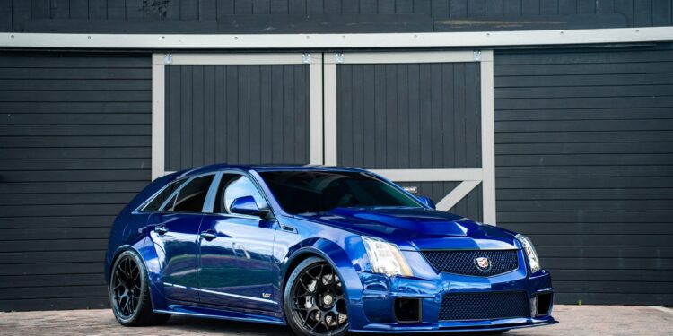 Универсал-монстр: Cadillac CTS-V 2012 года с секретом под капотом