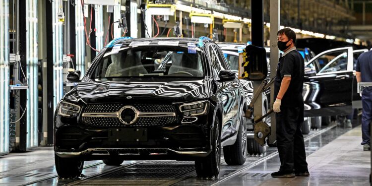 В центре внимания — Mercedes: сенатский комитет США одобрил запрет китайских авто