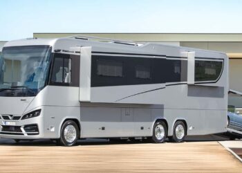 Vario Perfect 1200: дом на колёсах за €2,2 миллиона с раритетом в багажнике
