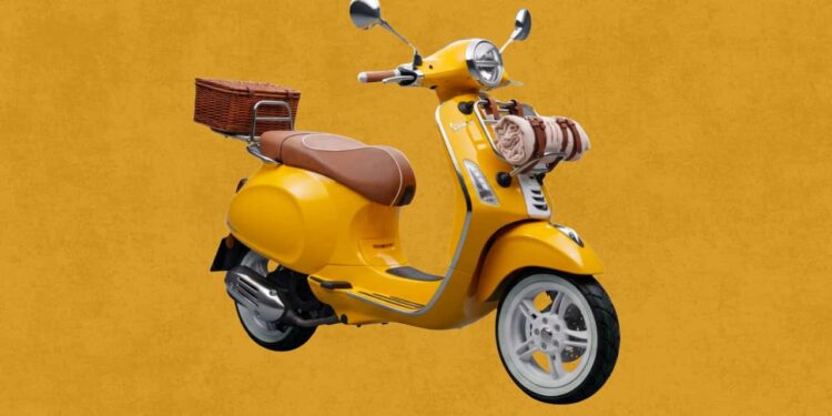 Vespa выпустила лимитированную серию скутеров, посвящённую… мёду. Такой коллаборации вы точно не ждали.