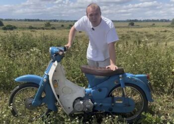 Винтажный Honda Cub получил мотор от кроссового байка — и это настоящий зверь