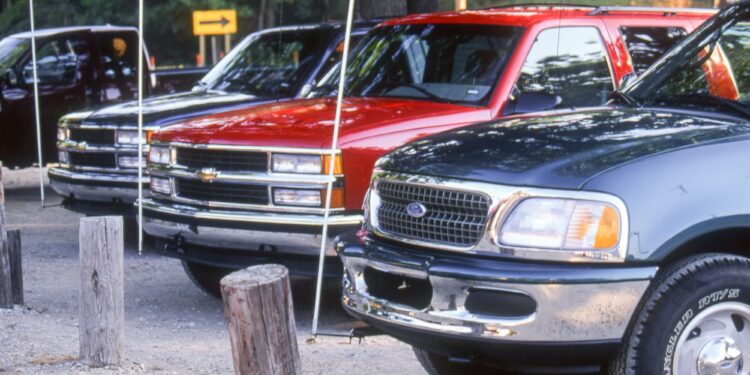 Внедорожный тест-драйв 1997 года: Chevrolet Suburban, Tahoe и Ford Expedition в объективе