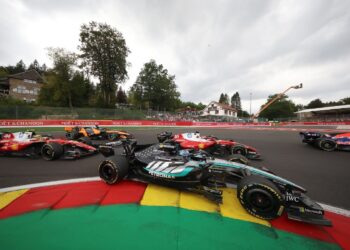 Все машины Mercedes столкнулись с проблемой мощности на старте Гран-при Бельгии — Тото Вольфф