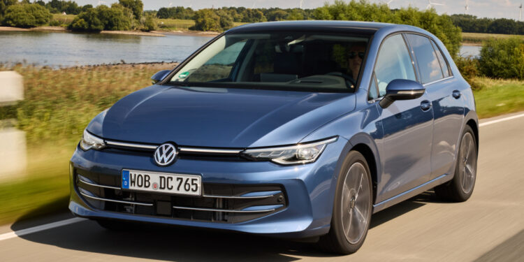 VW Golf: топ-версия «народного» хэтчбека уходит в лизинг — что предлагают дилеры