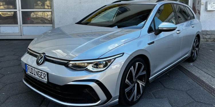 VW Golf Variant R-Line: дизель, DSG и панорама за 25 000 евро
