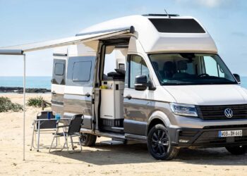 VW Grand California получил заводскую солнечную панель