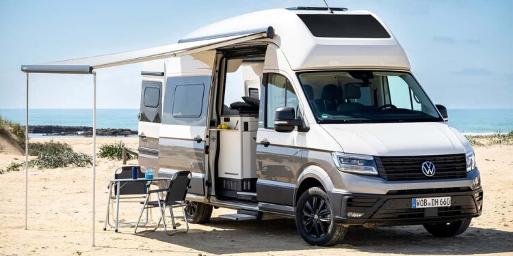 VW Grand California получил заводскую солнечную панель
