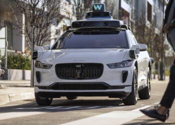 Waymo против человека: кто реже попадает в аварию