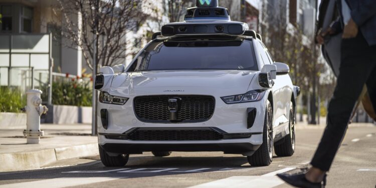 Waymo против человека: кто реже попадает в аварию