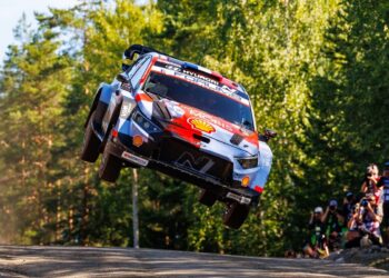 WRC Finland: Adrien Fourmaux heads early Hyundai 1-2