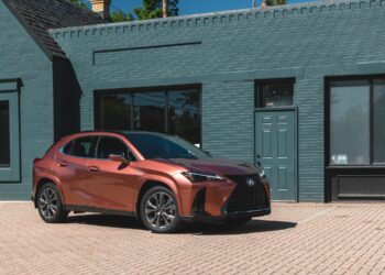 Землетрясение в Японии остановило заводы Toyota и Nissan
