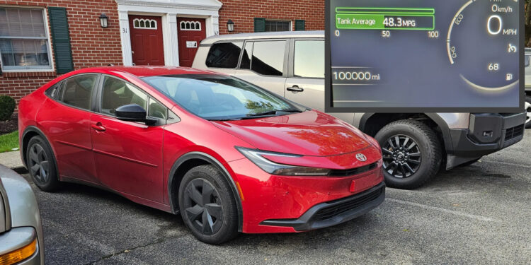 161 000 километров с начала года — и это не специальная техника, а обычный **Toyota Prius**. За один месяц он проезжает больше, чем иные автомобили проходят за целый год. Цифра