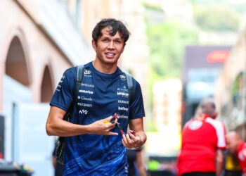 Алекс Албон пошутил про Red Bull в юбилейном Grill the Grid