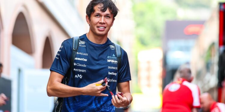Алекс Албон пошутил про Red Bull в юбилейном Grill the Grid