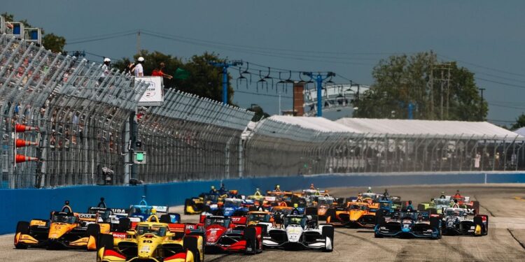 Алекс Палоу взял титул IndyCar досрочно — после двойного этапа в Милуоки испанец стал недосягаем для соперников. Пятое место в первой гонке и десятое во второй решили вопрос о чемпионе задолго до финального этапа в Лагуне Секе.