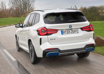BMW iX3 с пробегом: стоит ли покупать?