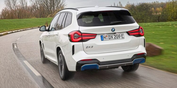BMW iX3 с пробегом: стоит ли покупать?