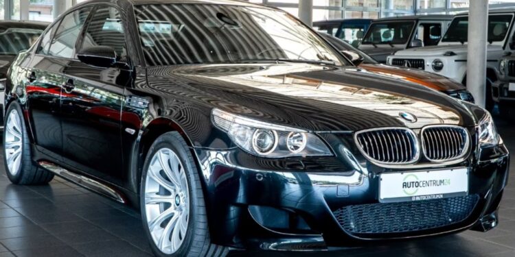 BMW M5 E60 с V10 продают менее чем за 50 000 евро