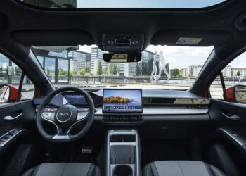 BYD Dolphin G 2026: салон плагин-гибрида в деталях